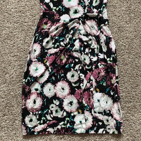 BCBG MaxAzria Short Sleeve V Neck Trim Detail Office Floral Event Dress - Picture 9 of 14